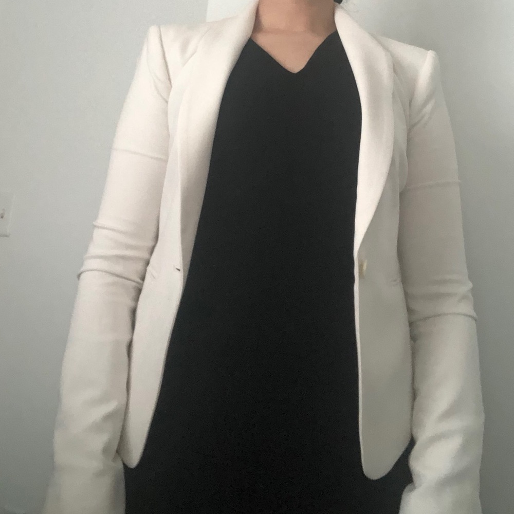 White elegant blazer. - Picture 5 of 6